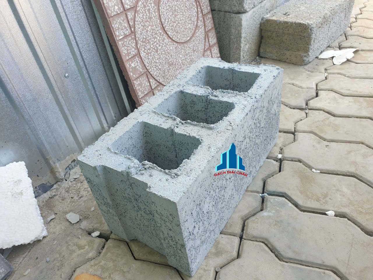 Giá Gạch Block Mới Nhất 2025 Là Bao Nhiêu?